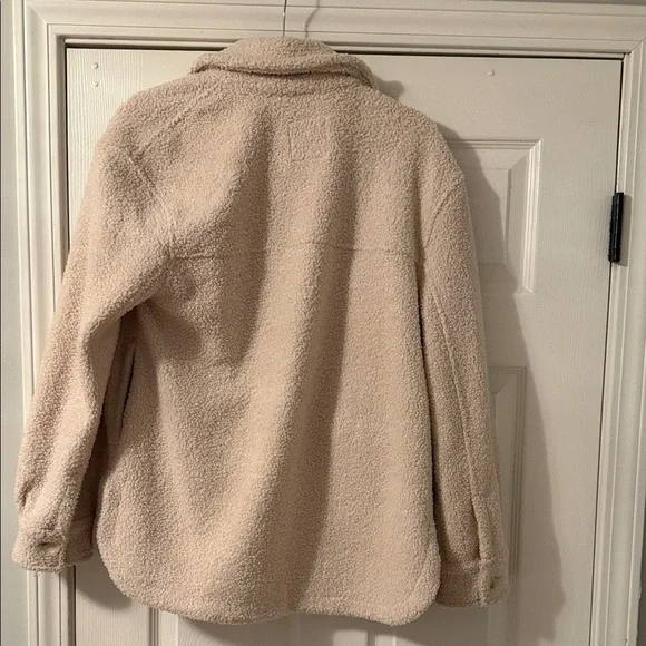 Abercrombie & Fitch Sherpa Shacket - Picture 7 of 7